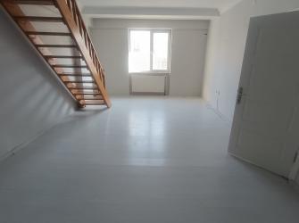 Bahçelievler Cumhuriyet'te 3+1 Asansörlü Dubleks 17 Yıllık 130 m2