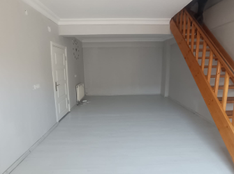 Bahçelievler Cumhuriyet'te 3+1 Asansörlü Dubleks 17 Yıllık 130 m2