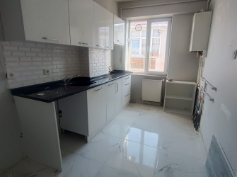 Bahçelievler Cumhuriyet'te 3+1 Asansörlü Dubleks 17 Yıllık 130 m2