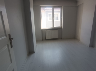 Bahçelievler Cumhuriyet'te 3+1 Asansörlü Dubleks 17 Yıllık 130 m2