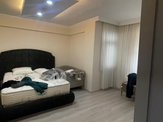 Bahçelievler Cumhuriyet'te 2,Kat Arsa Tapulu 3+1 İçi Yapılı Çift Balkonlu