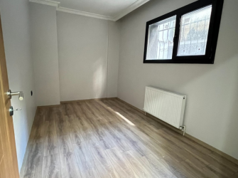 Güngören Haznedar'da 1+1 Açık Mutfaklı 50 m2 Bahçe Katı 