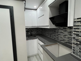 Güngören Haznedar'da 1+1 Açık Mutfaklı 50 m2 Bahçe Katı 