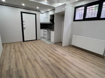 Güngören Haznedar'da 1+1 Açık Mutfaklı 50 m2 Bahçe Katı 