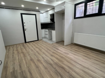 Güngören Haznedar'da 1+1 Açık Mutfaklı 50 m2 Bahçe Katı 