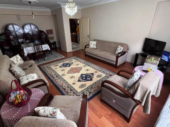 Bahçelievler Soğanlı Meydan'da 2005 Yapımı 1. Kat 3+1 Asansörlü