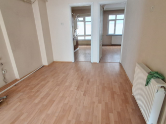 Bahçelievler Camlıkahve'de 3,Kat Balkonlu 90 m2 Ön Cephe 2+1 Daire