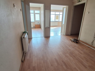 Bahçelievler Camlıkahve'de 3,Kat Balkonlu 90 m2 Ön Cephe 2+1 Daire