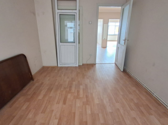 Bahçelievler Camlıkahve'de 3,Kat Balkonlu 90 m2 Ön Cephe 2+1 Daire