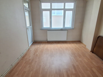 Bahçelievler Camlıkahve'de 3,Kat Balkonlu 90 m2 Ön Cephe 2+1 Daire