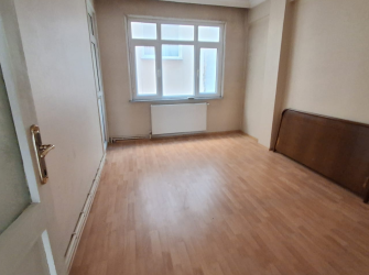 Bahçelievler Camlıkahve'de 3,Kat Balkonlu 90 m2 Ön Cephe 2+1 Daire