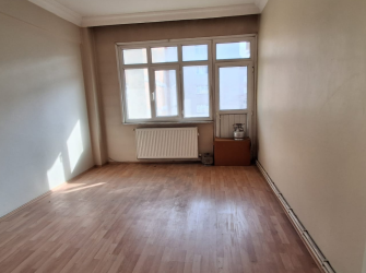 Bahçelievler Camlıkahve'de 3,Kat Balkonlu 90 m2 Ön Cephe 2+1 Daire