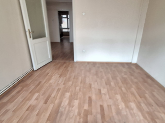 Bahçelievler Camlıkahve'de 3,Kat Balkonlu 90 m2 Ön Cephe 2+1 Daire