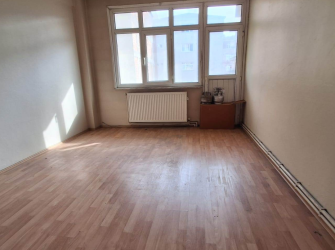 Bahçelievler Camlıkahve'de 3,Kat Balkonlu 90 m2 Ön Cephe 2+1 Daire