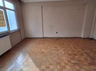 Bahçelievler Camlıkahve'de 3,Kat Balkonlu 90 m2 Ön Cephe 2+1 Daire