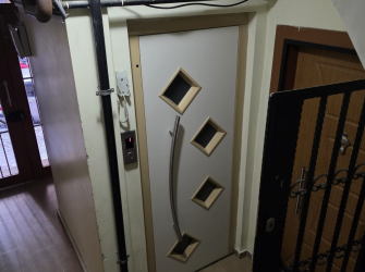 Güngören'de Katlı Otoparka Yakın 1,Kat  E.Banyolu 2+1 Ön Cephe 