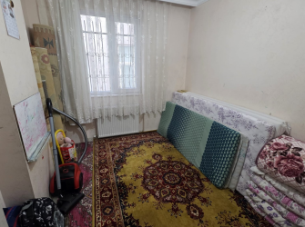 Güngören'de Katlı Otoparka Yakın 1,Kat  E.Banyolu 2+1 Ön Cephe 