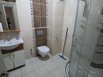 Güngören'de Katlı Otoparka Yakın 1,Kat  E.Banyolu 2+1 Ön Cephe 