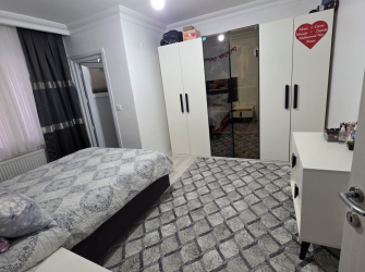 Güngören'de Katlı Otoparka Yakın 1,Kat  E.Banyolu 2+1 Ön Cephe 