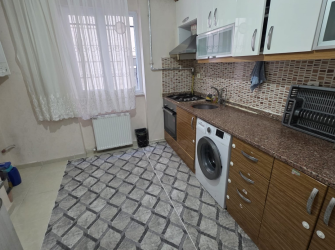 Güngören'de Katlı Otoparka Yakın 1,Kat  E.Banyolu 2+1 Ön Cephe 