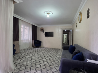 Güngören'de Katlı Otoparka Yakın 1,Kat  E.Banyolu 2+1 Ön Cephe 