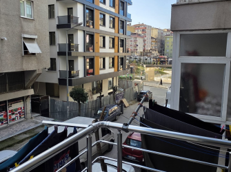 Güngören'de Katlı Otoparka Yakın 1,Kat  E.Banyolu 2+1 Ön Cephe 