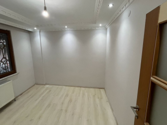 Güngören'de İlkyuva Metronun Karşısı 2+1 Balkonlu Yüksek Giriş