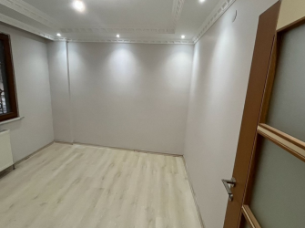 Güngören'de İlkyuva Metronun Karşısı 2+1 Balkonlu Yüksek Giriş