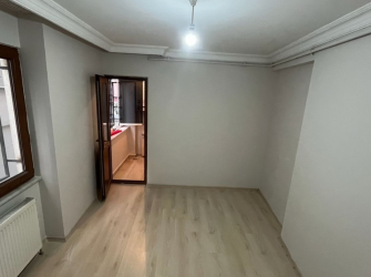 Güngören'de İlkyuva Metronun Karşısı 2+1 Balkonlu Yüksek Giriş