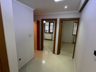 Güngören'de İlkyuva Metronun Karşısı 2+1 Balkonlu Yüksek Giriş