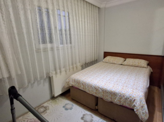 Güngören Camlıkahve'de 3+1 Kat Mülkiyetli 100 m2 Bahçe Katı 19 Yıllık