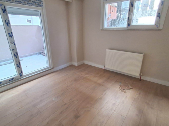 Bahçelievler Cumhuriyet Mh 2+1 Bahçeli 80 m2 Sıfır Bahçe Katı