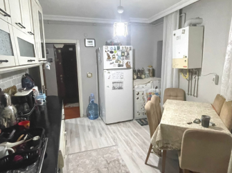 Bahçelievler Camlıkahve'de 5,Kat Asansörlü 19 Yıllık 2+1 Ön Cephe