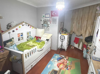 Bahçelievler Camlıkahve'de 5,Kat Asansörlü 19 Yıllık 2+1 Ön Cephe