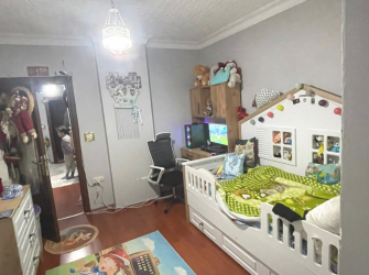 Bahçelievler Camlıkahve'de 5,Kat Asansörlü 19 Yıllık 2+1 Ön Cephe