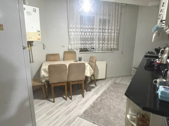 Bahçelievler Camlıkahve'de 5,Kat Asansörlü 19 Yıllık 2+1 Ön Cephe