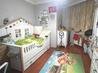 Bahçelievler Camlıkahve'de 5,Kat Asansörlü 19 Yıllık 2+1 Ön Cephe