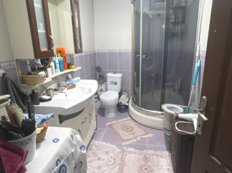 Bahçelievler Camlıkahve'de 5,Kat Asansörlü 19 Yıllık 2+1 Ön Cephe