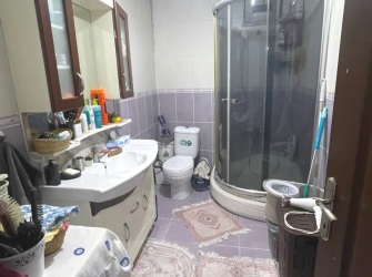 Bahçelievler Camlıkahve'de 5,Kat Asansörlü 19 Yıllık 2+1 Ön Cephe