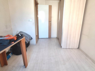 Güngören'de Tramvaya Yakın 2+1 Asansörlü 3,Kat 10 Yıllık Bina 