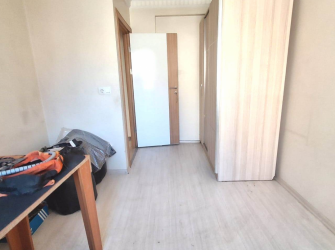 Güngören'de Tramvaya Yakın 2+1 Asansörlü 3,Kat 10 Yıllık Bina 