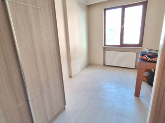 Güngören'de Tramvaya Yakın 2+1 Asansörlü 3,Kat 10 Yıllık Bina 