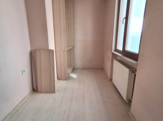 Güngören'de Tramvaya Yakın 2+1 Asansörlü 3,Kat 10 Yıllık Bina 