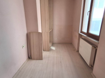 Güngören'de Tramvaya Yakın 2+1 Asansörlü 3,Kat 10 Yıllık Bina 