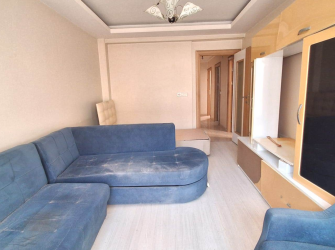 Güngören'de Tramvaya Yakın 2+1 Asansörlü 3,Kat 10 Yıllık Bina 