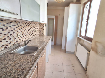 Güngören'de Tramvaya Yakın 2+1 Asansörlü 3,Kat 10 Yıllık Bina 