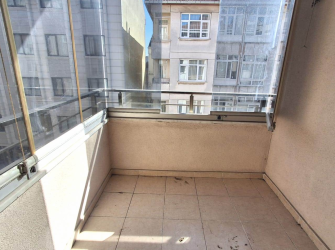 Güngören'de Tramvaya Yakın 2+1 Asansörlü 3,Kat 10 Yıllık Bina 