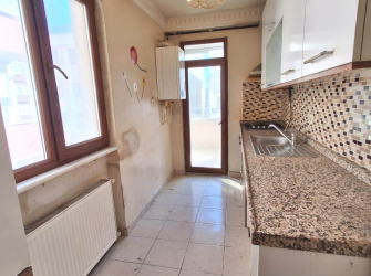 Güngören'de Tramvaya Yakın 2+1 Asansörlü 3,Kat 10 Yıllık Bina 