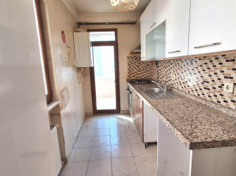 Güngören'de Tramvaya Yakın 2+1 Asansörlü 3,Kat 10 Yıllık Bina 