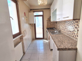 Güngören'de Tramvaya Yakın 2+1 Asansörlü 3,Kat 10 Yıllık Bina 